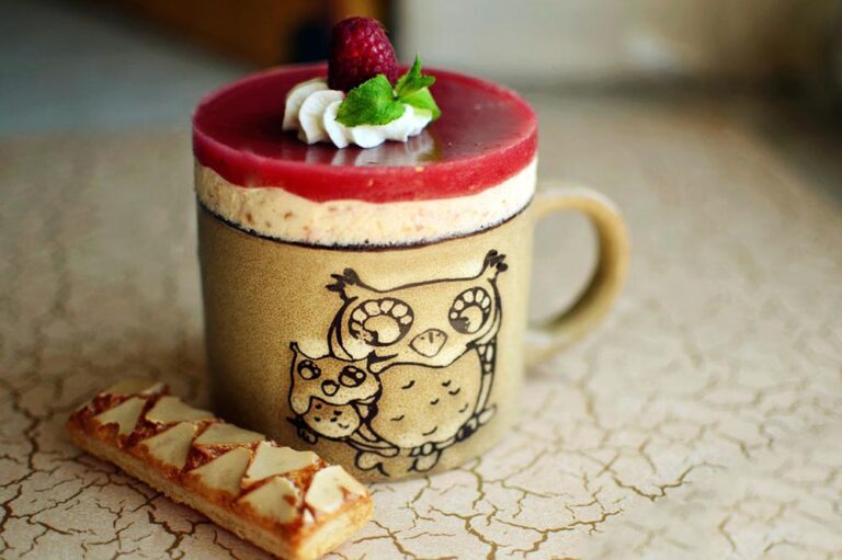 Mug cake Red Velvet de Noël : dessert festif irrésistible