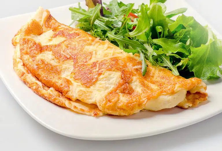 Omelette au fromage de chèvre : recette facile et gourmande | Une cuillère en bois
