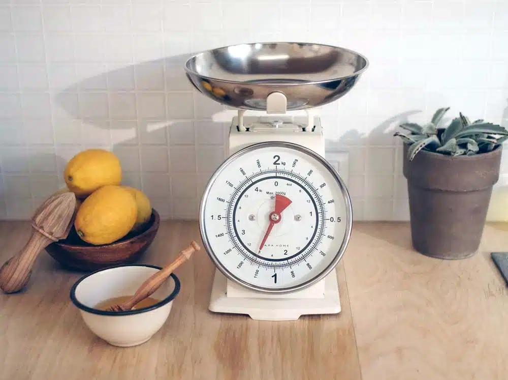 Apprenez à convertir facilement les centilitres en grammes et maîtrisez les équivalences en cuisine. Astuces et tableau de conversion pour des recettes réussies