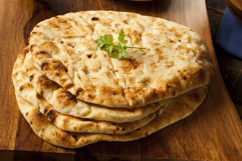 Découvrez notre recette facile et rapide des naans au fromage maison ! Un délice indien à partager en famille, parfait pour accompagner vos plats ou à déguster tel quel.