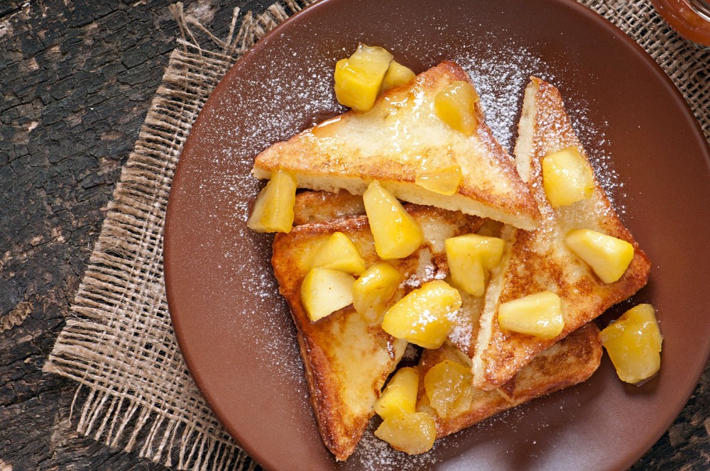 pain perdu au four, pommes caramélisées, recette anti-gaspi, dessert facile, brioche perdue